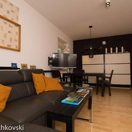 Bahnhofsnahe, Ruhige Und Sonnige 2 Zimmerwohnung Im Dichterviertel Wiesbaden Bagian luar foto