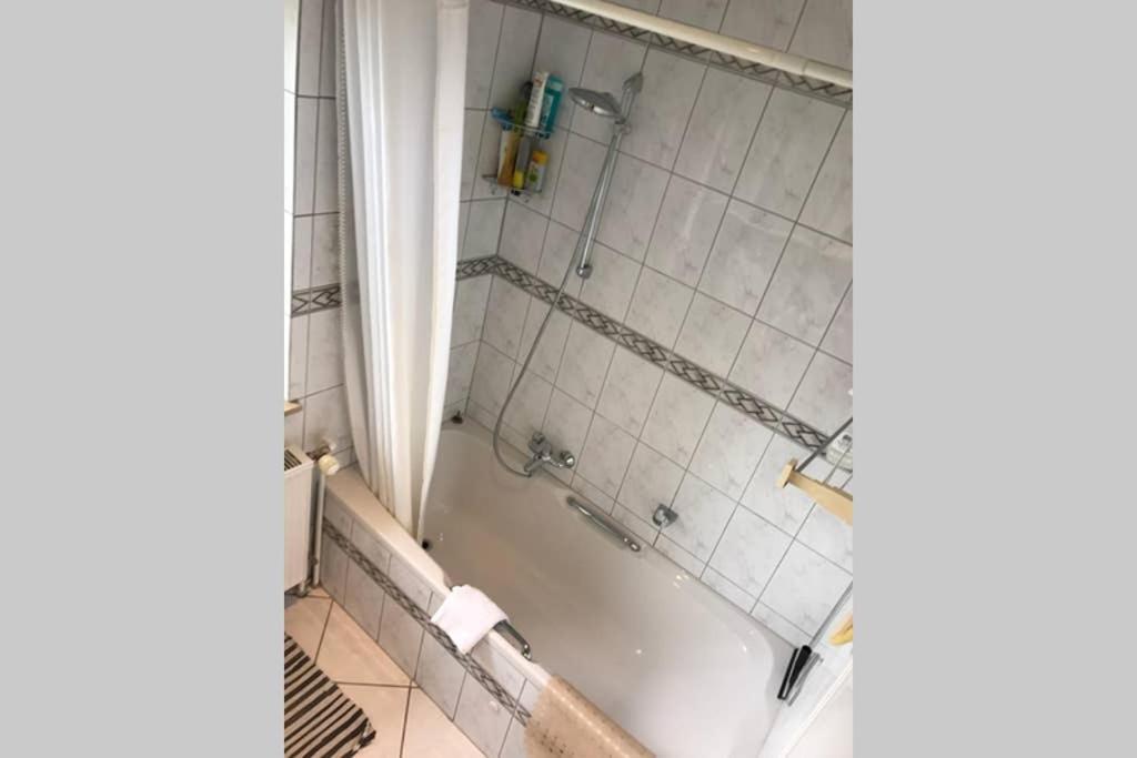 Bahnhofsnahe, Ruhige Und Sonnige 2 Zimmerwohnung Im Dichterviertel Wiesbaden Bagian luar foto