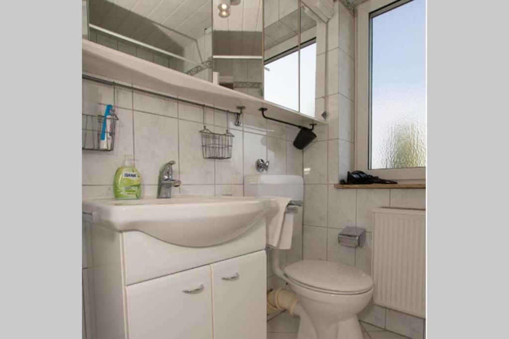 Bahnhofsnahe, Ruhige Und Sonnige 2 Zimmerwohnung Im Dichterviertel Wiesbaden Bagian luar foto